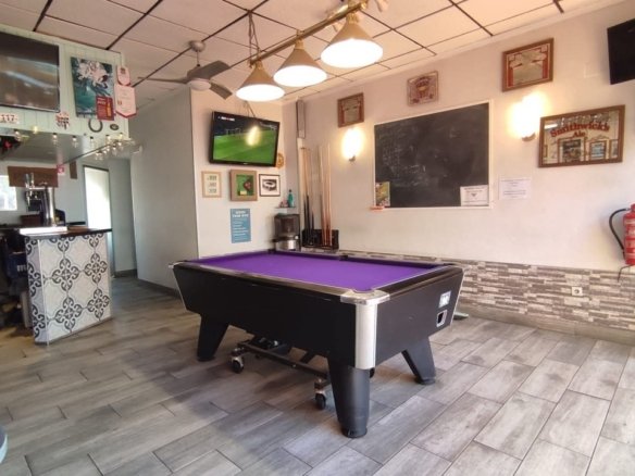 1 Bathroom Commercial in Los Altos - Caza De Casa
