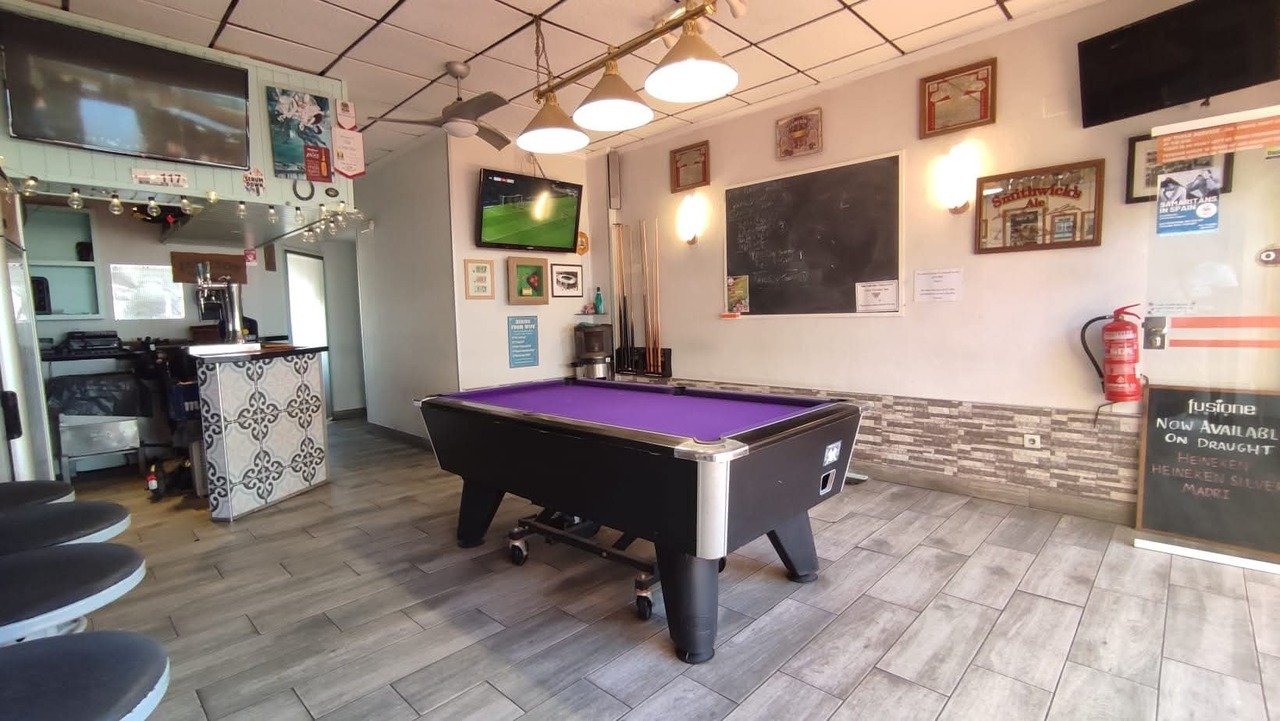 1 Bathroom Commercial in Los Altos - Caza De Casa