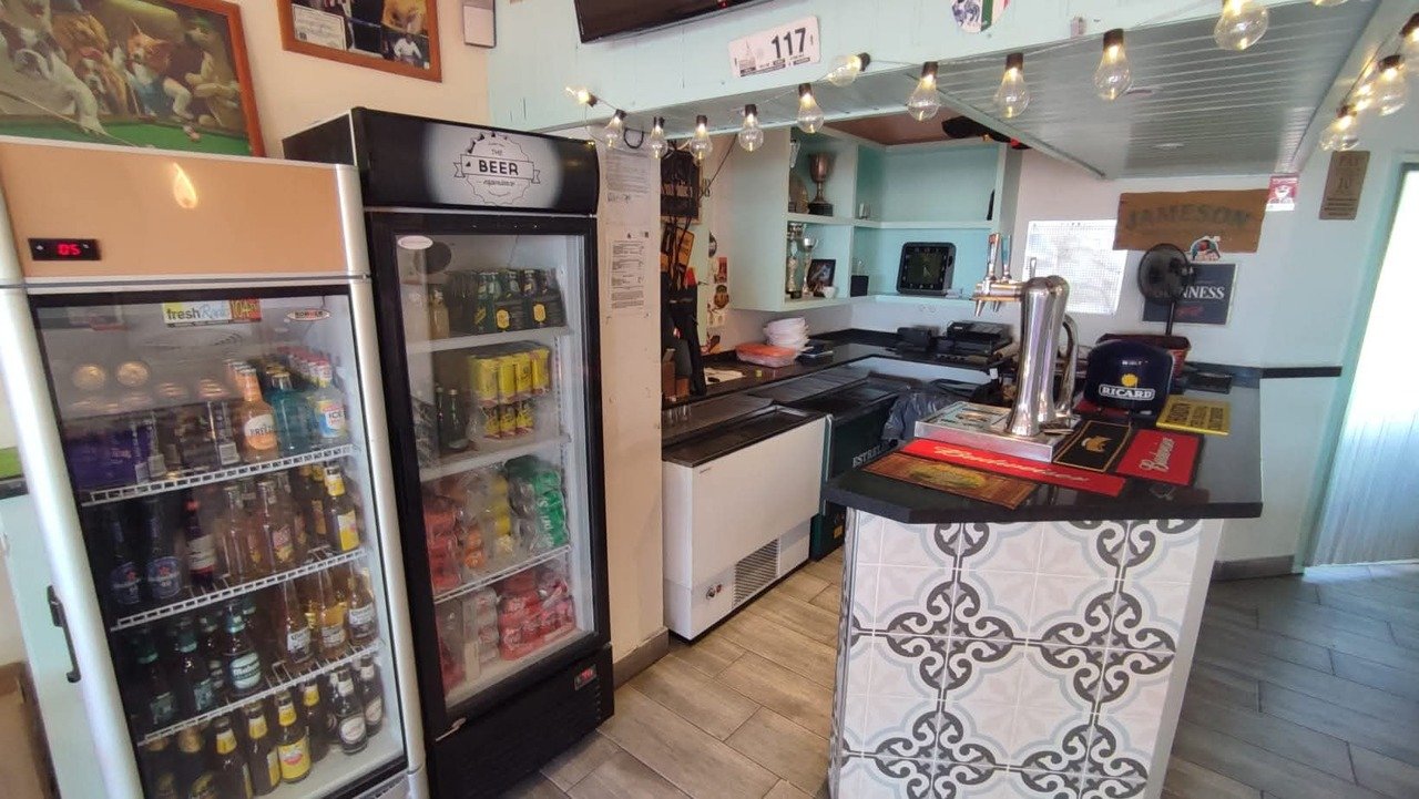 1 Bathroom Commercial in Los Altos - Caza De Casa