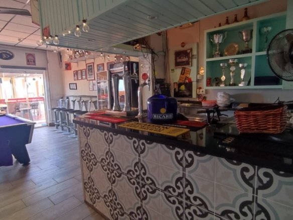1 Bathroom Commercial in Los Altos - Caza De Casa