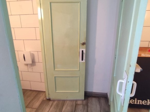 1 Bathroom Commercial in Los Altos - Caza De Casa