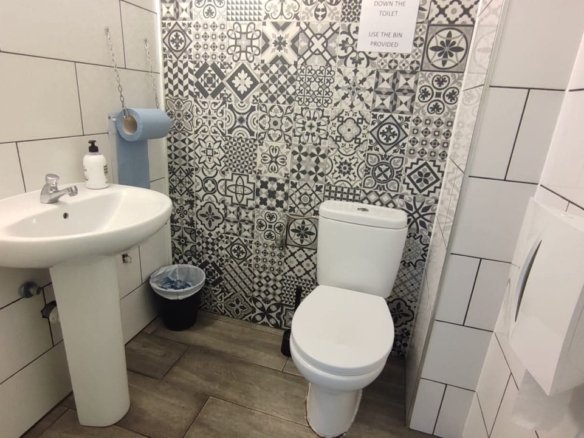 1 Bathroom Commercial in Los Altos - Caza De Casa