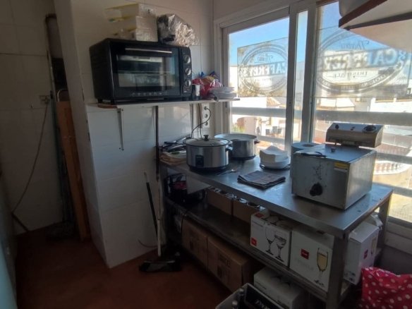 1 Bathroom Commercial in Los Altos - Caza De Casa