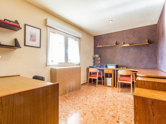 7 Bedroom 3 Bathroom Villa in Yecla - Caza De Casa