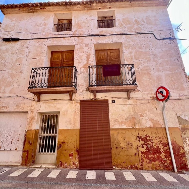 8 Bedroom 1 Bathroom Town House in Pinoso - Caza De Casa