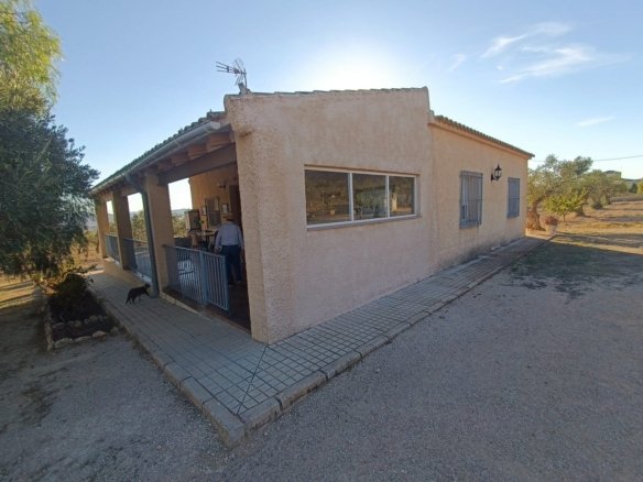 5 Bedroom 2 Bathroom Country House in Yecla - Caza De Casa