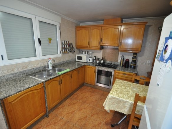 6 Bedroom 3 Bathroom Town House in Pinoso - Caza De Casa