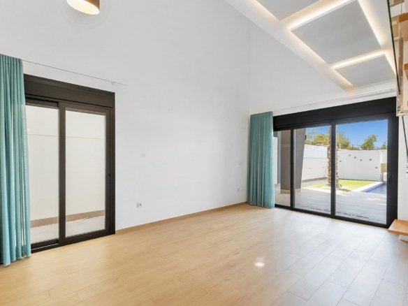 3 Bedroom 2 Bathroom Villa in Benijofar - Caza De Casa