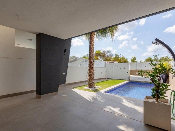 3 Bedroom 2 Bathroom Villa in Benijofar - Caza De Casa
