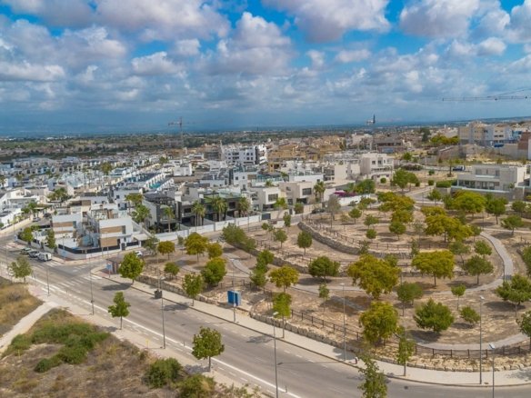 3 Bedroom 2 Bathroom Villa in Benijofar - Caza De Casa