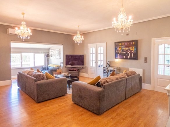 6 Bed 4 Bath Villa in Rojales - Caza De Casa