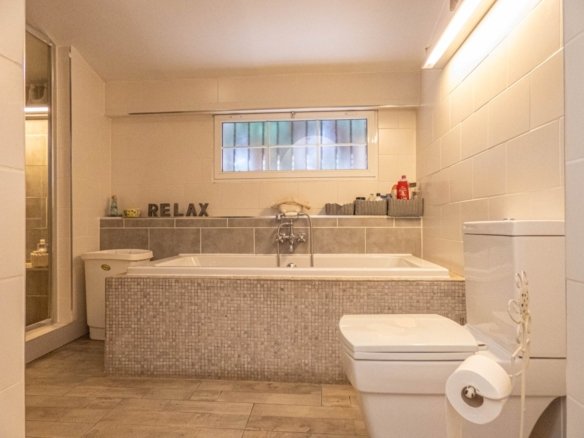 6 Bed 4 Bath Villa in Rojales - Caza De Casa