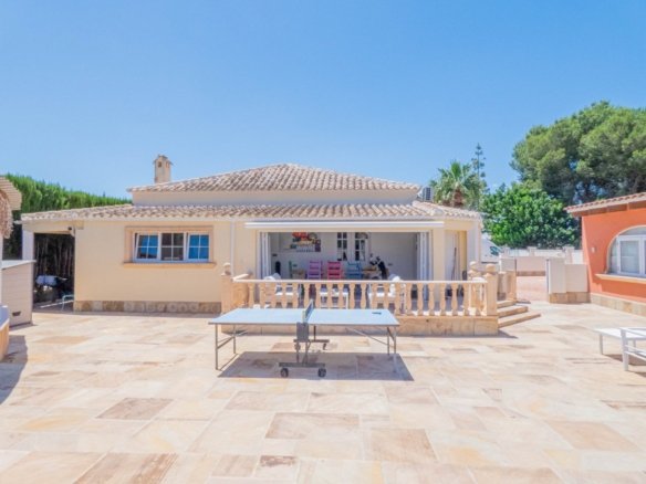 6 Bed 4 Bath Villa in Rojales - Caza De Casa