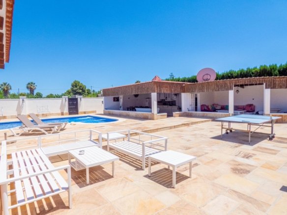 6 Bed 4 Bath Villa in Rojales - Caza De Casa