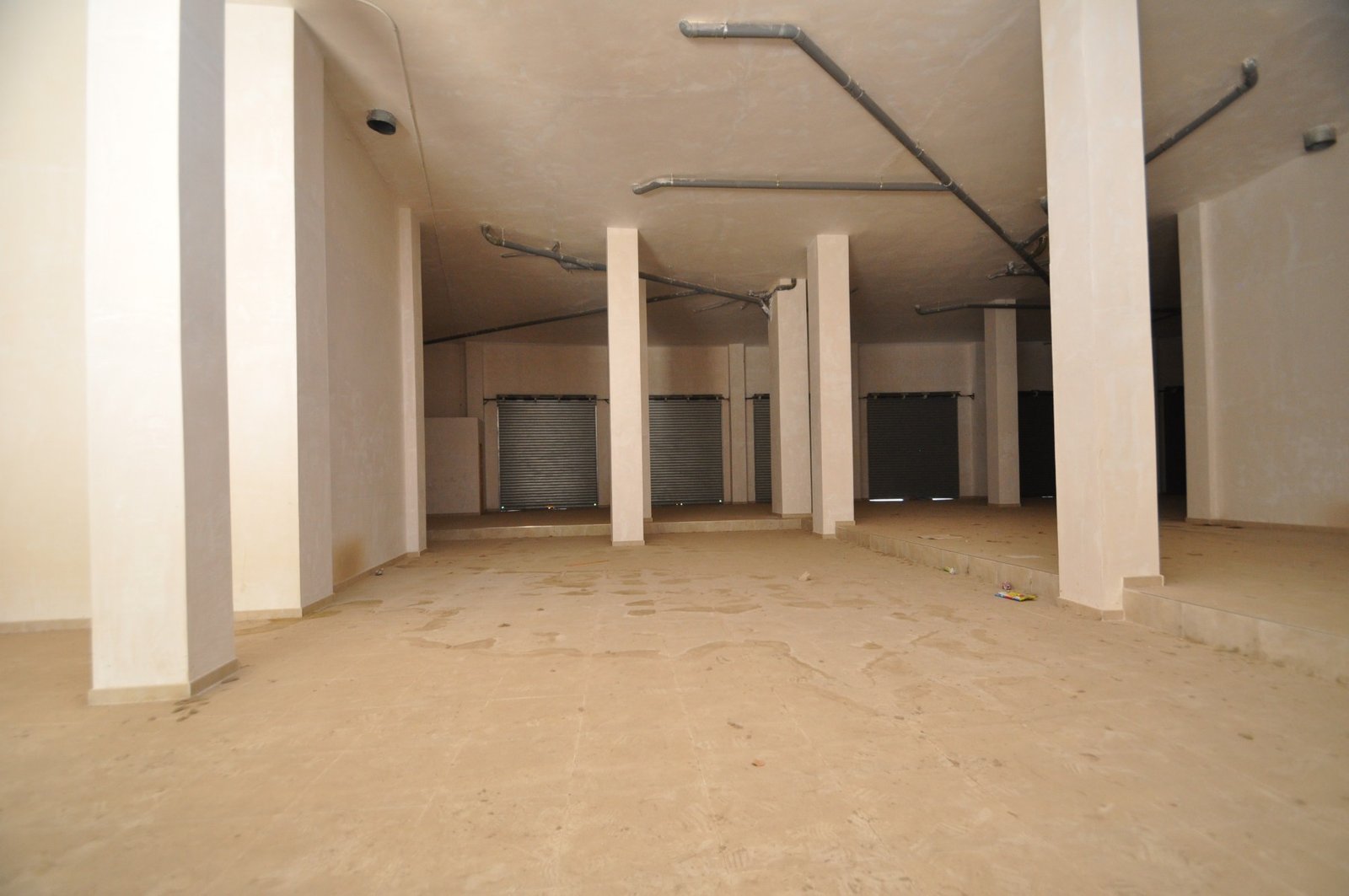 1 Bathroom Commercial in Elda - Caza De Casa