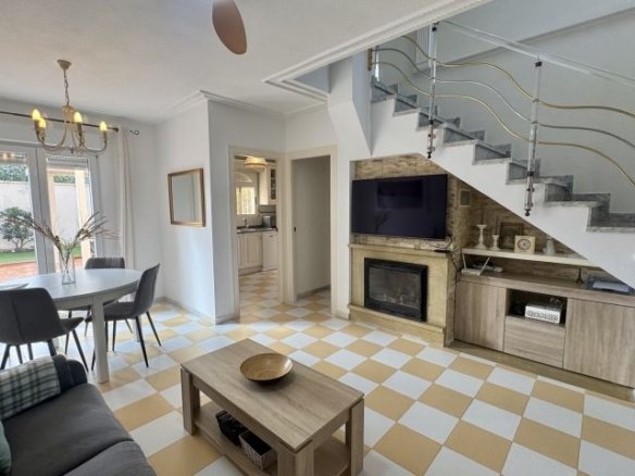 4 Bedroom 2 Bathroom Villa in Torrevieja - Caza De Casa