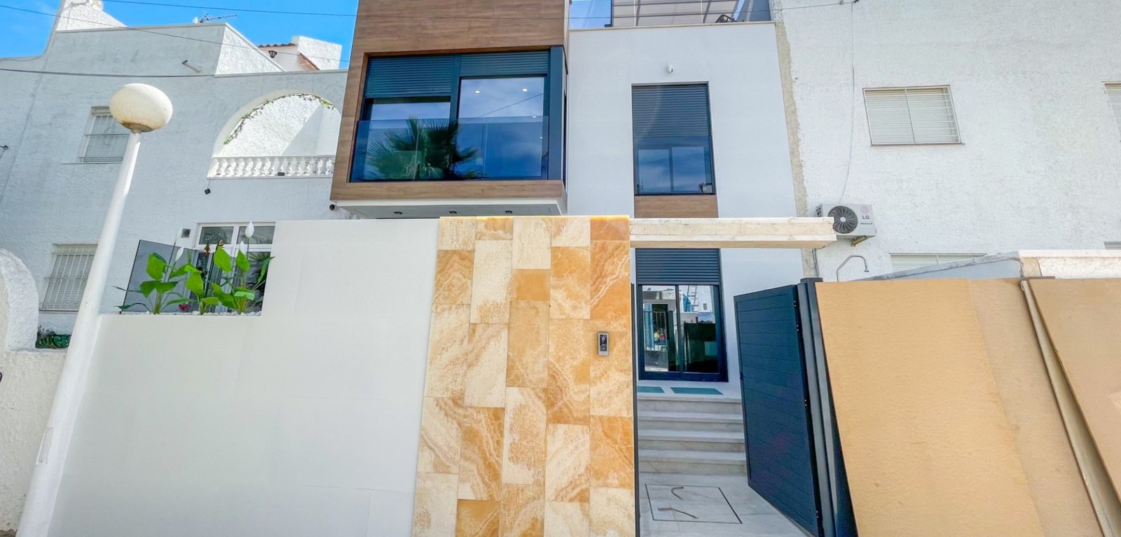 777445_xl 3 Bedroom 3 Bathroom Town House in Torrevieja - Caza De Casa