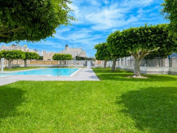 2 Bedroom 1 Bathroom Town House in Torrevieja - Caza De Casa