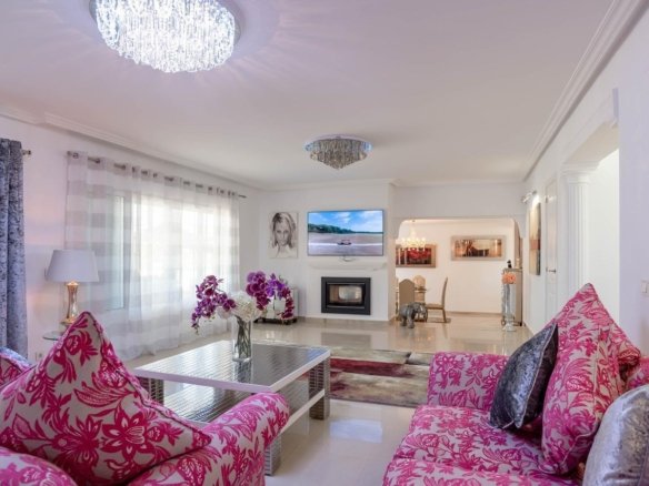 4 Bedroom 3 Bathroom Villa in San Miguel de Salinas - Caza De Casa