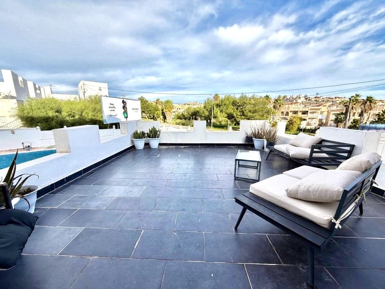 6 Bed 2 Bath Villa in Villamartin - Caza De Casa