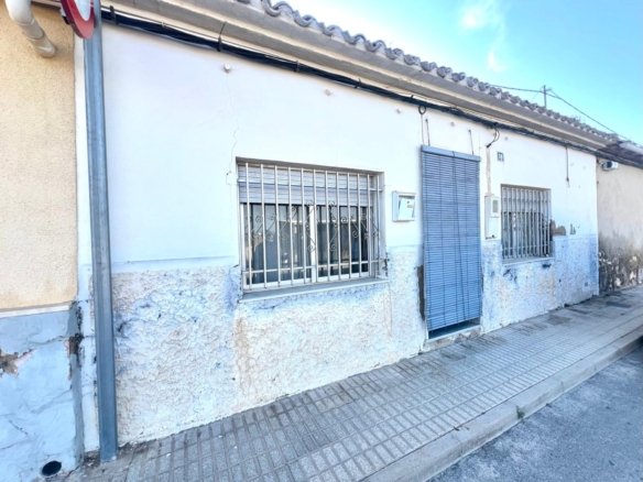 6 Bedroom 1 Bathroom Town House in Pinoso - Caza De Casa