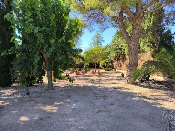 6 Bedroom 3 Bathroom Villa in Yecla - Caza De Casa