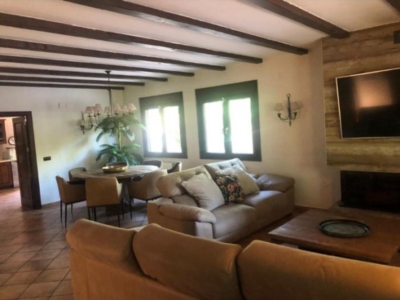 4 Bedroom 3 Bathroom Villa in Elda - Caza De Casa