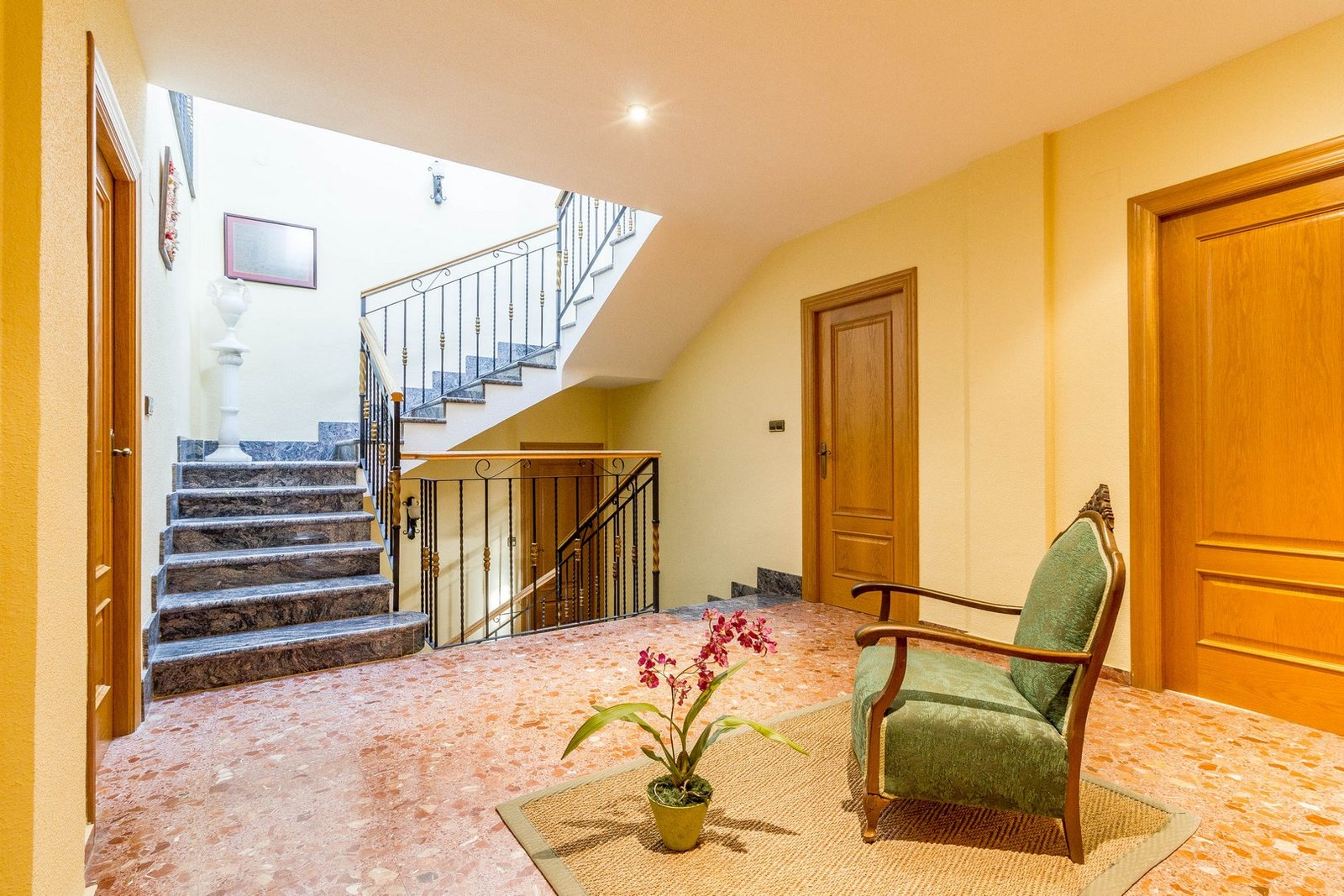 7 Bedroom 3 Bathroom Villa in Yecla - Caza De Casa