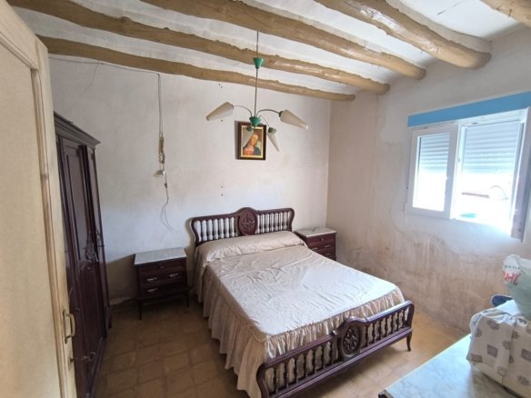 7 Bedroom 1 Bathroom Country House in Yecla - Caza De Casa