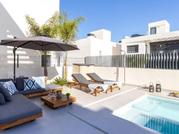 3 Bedroom 2 Bathroom Villa in Algorfa - Caza De Casa