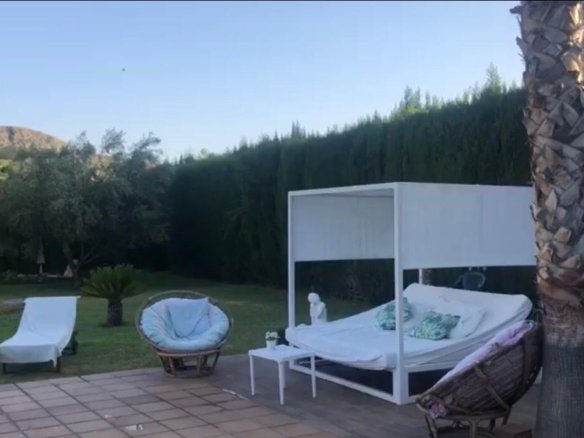 4 Bedroom 3 Bathroom Villa in Elda - Caza De Casa