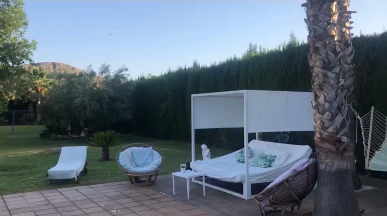 4 Bedroom 3 Bathroom Villa in Elda - Caza De Casa