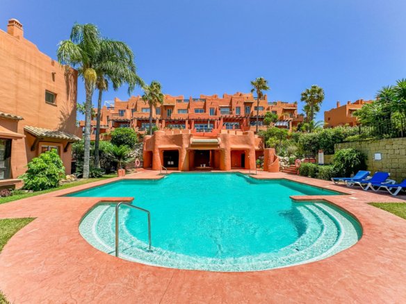 4 Bedroom 3 Bathroom Town House in Manilva - Caza De Casa