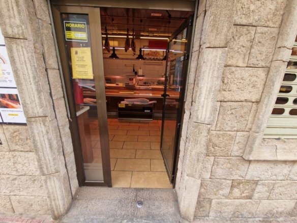 Commercial in Torrevieja - Caza De Casa