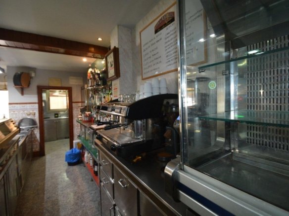Commercial in Bigastro - Caza De Casa