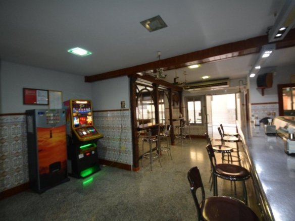 Commercial in Bigastro - Caza De Casa