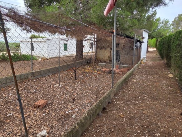 6 Bedroom 2 Bathroom Country House in Pinoso - Caza De Casa