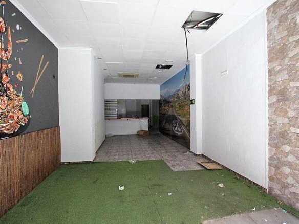 2 Bathroom Commercial in Guardamar del Segura - Caza De Casa