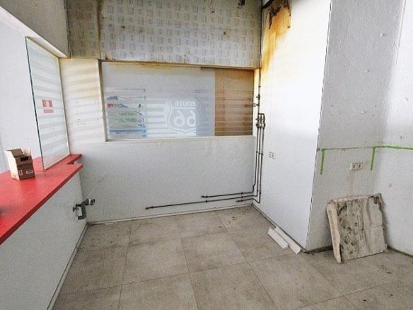 2 Bathroom Commercial in Guardamar del Segura - Caza De Casa