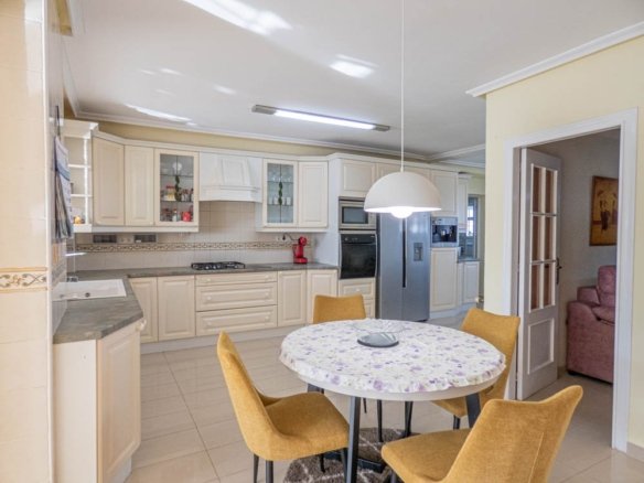 7 Bed 7 Bath Villa in San Miguel de Salinas - Caza De Casa