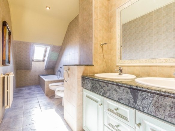 7 Bedroom 3 Bathroom Villa in Yecla - Caza De Casa
