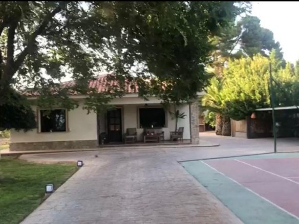 4 Bedroom 3 Bathroom Villa in Elda - Caza De Casa