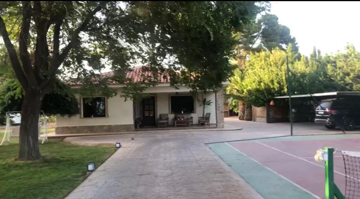 4 Bedroom 3 Bathroom Villa in Elda - Caza De Casa
