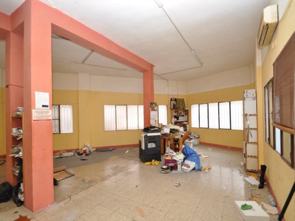 2 Bathroom Commercial in Petrer - Caza De Casa