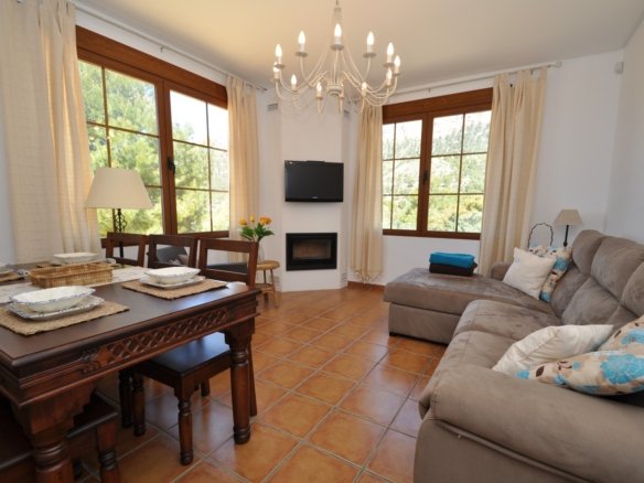 5 Bedroom 3 Bathroom Villa in Castalla - Caza De Casa