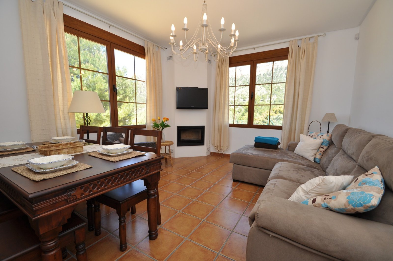 86864bf85baec800 5 Bedroom 3 Bathroom Villa in Castalla - Caza De Casa