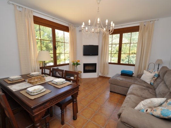 5 Bedroom 3 Bathroom Villa in Castalla - Caza De Casa