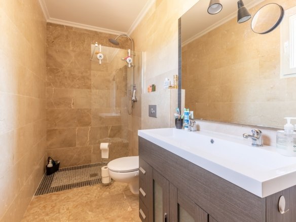 5 Bed 3 Bath Villa in La Romana - Caza De Casa