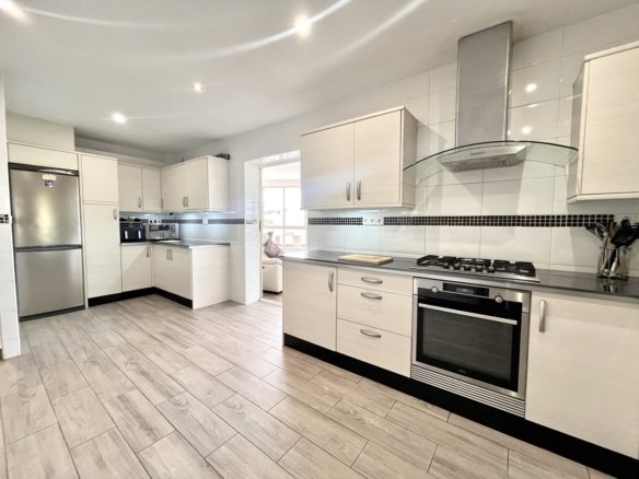 3 Bedroom 3 Bathroom Villa in Pinar de Campoverde - Caza De Casa