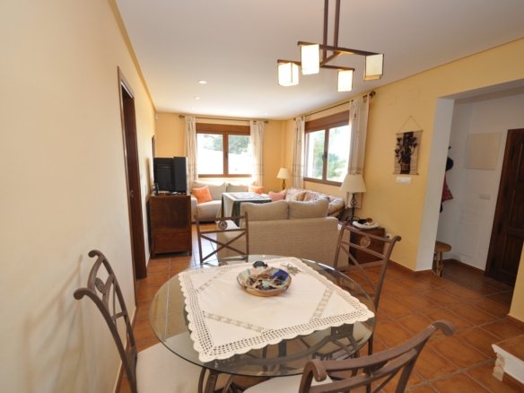 5 Bedroom 3 Bathroom Villa in Castalla - Caza De Casa